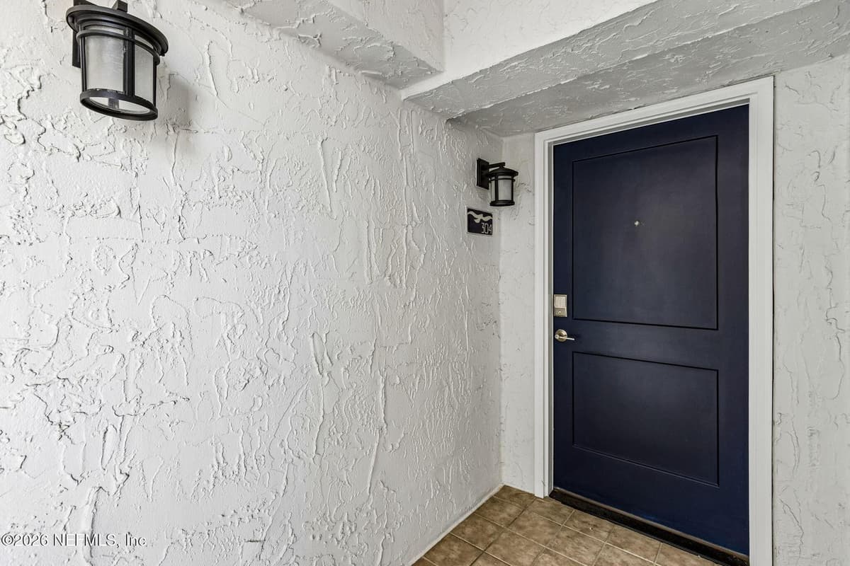 275 1ST Street S 304, Jacksonville Beach, FL 32250, Jacksonville Beach, FL - photo 2