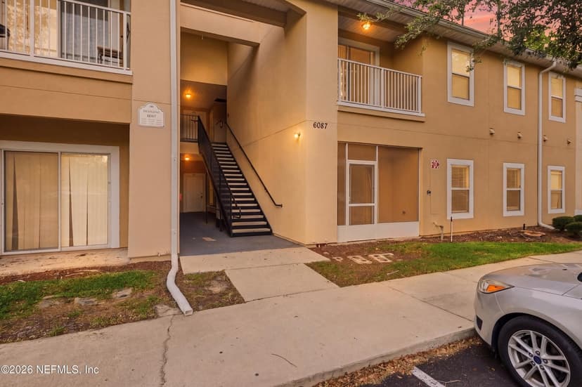 6087 MAGGIES Circle 103, Jacksonville, FL 32244